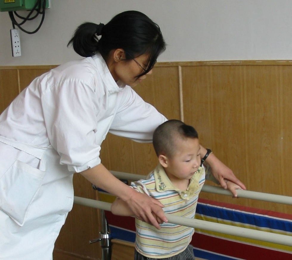 Điều trị phục hồi chức năng trẻ bị bại não